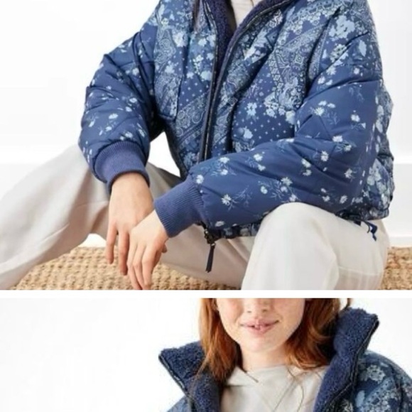 AEO American Eagle Chill Blue Paisley Floral Reversible Puffer Jacket Size XS S - Picture 6 of 6